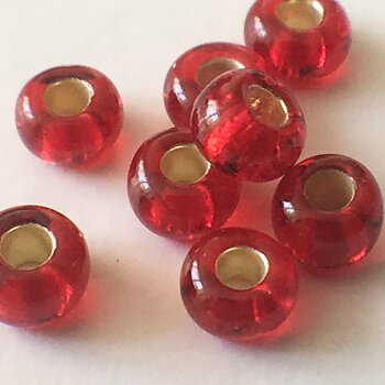 Rocailles 9/0 Rubinröd folie Broderipärlor 4500