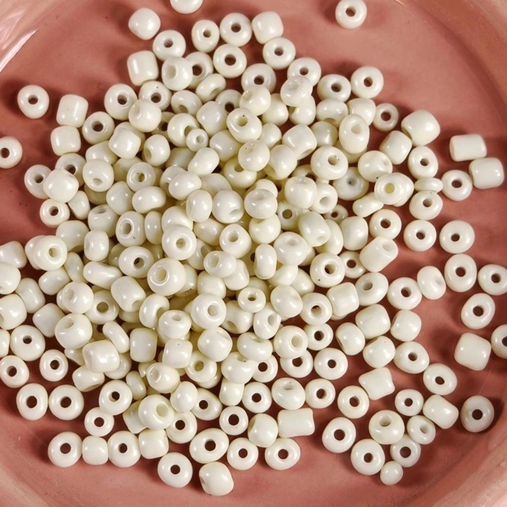 Seedbeads 6/0 naturvit opak - 2