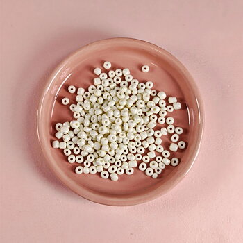 Seedbeads 6/0 naturvit opak