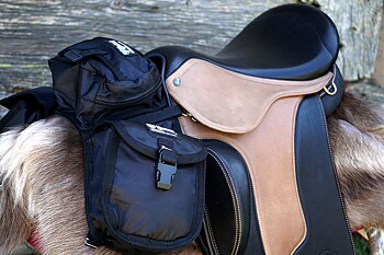 Cashel© English Front Saddle Bag 600d (Engelska), svart
