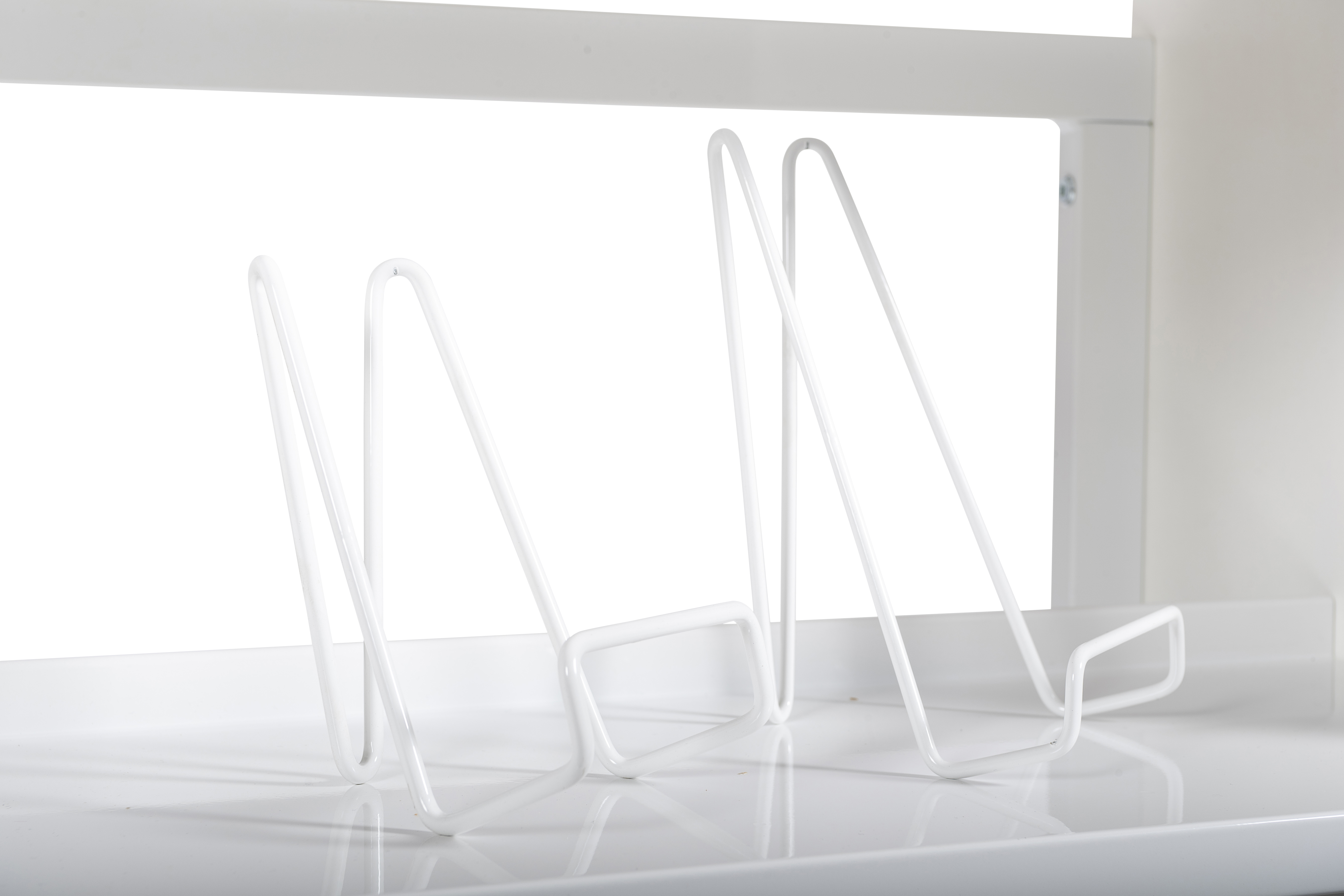 DoReMi Baryton & Tenor displaystøtter i metall, 5-pack for A5 og A4 – stabil støtte for bøker, brosjyrer og magasiner på hylle eller i Harpa.