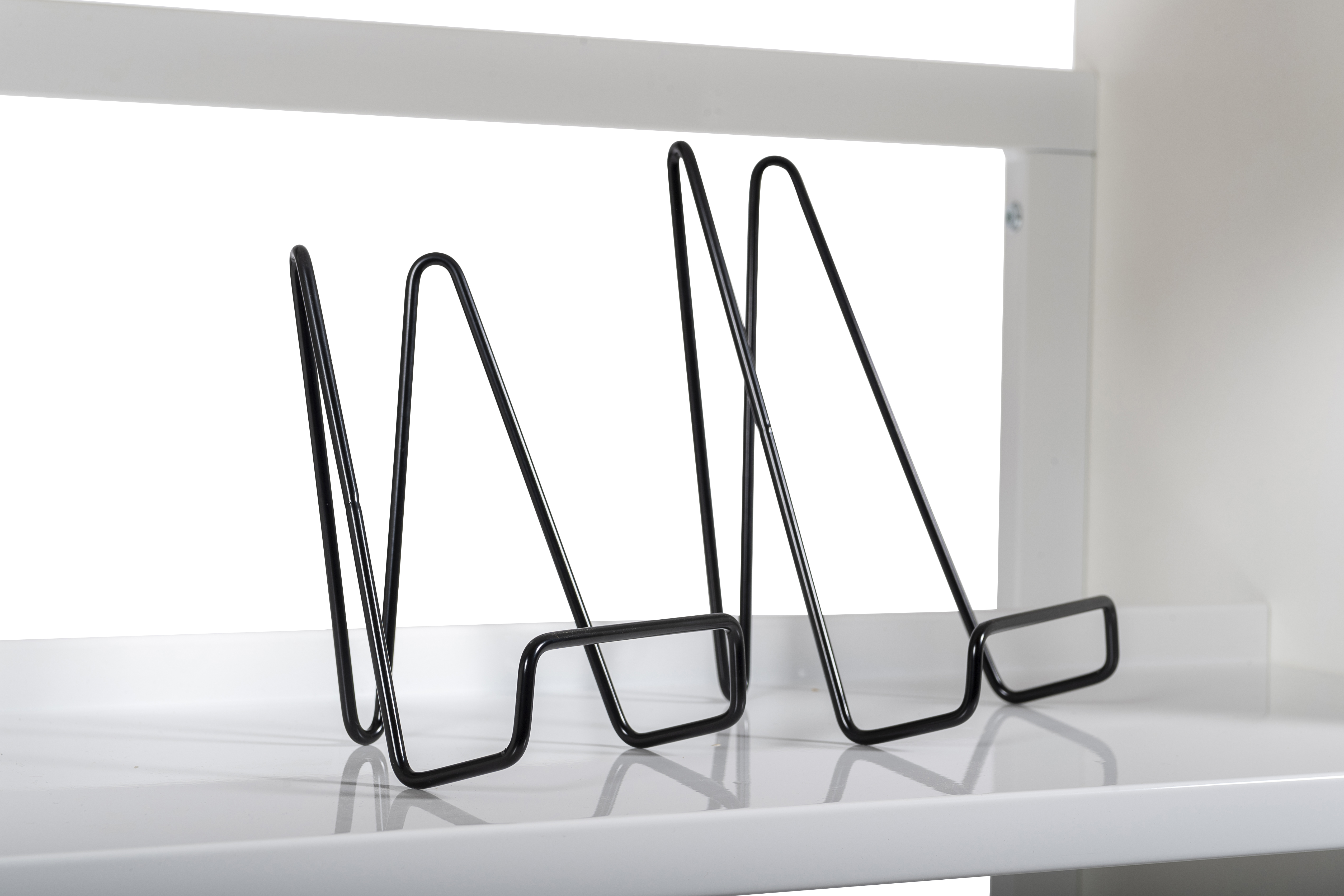 DoReMi Baryton & Tenor displaystøtter i metall, 5-pack for A5 og A4 – stabil støtte for bøker, brosjyrer og magasiner på hylle eller i Harpa.