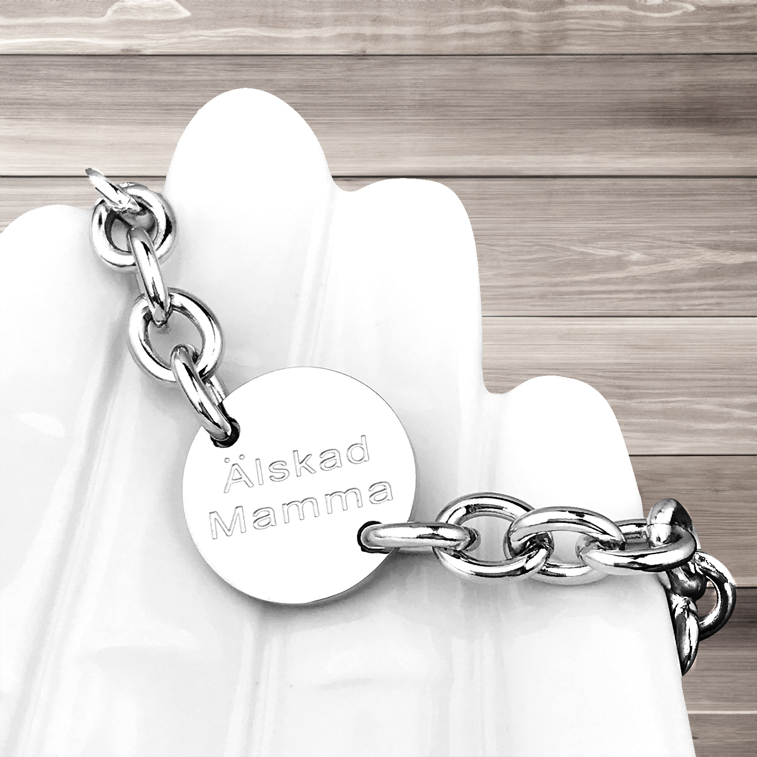 Klassiskt Armband "Älskad Mamma" rund bricka