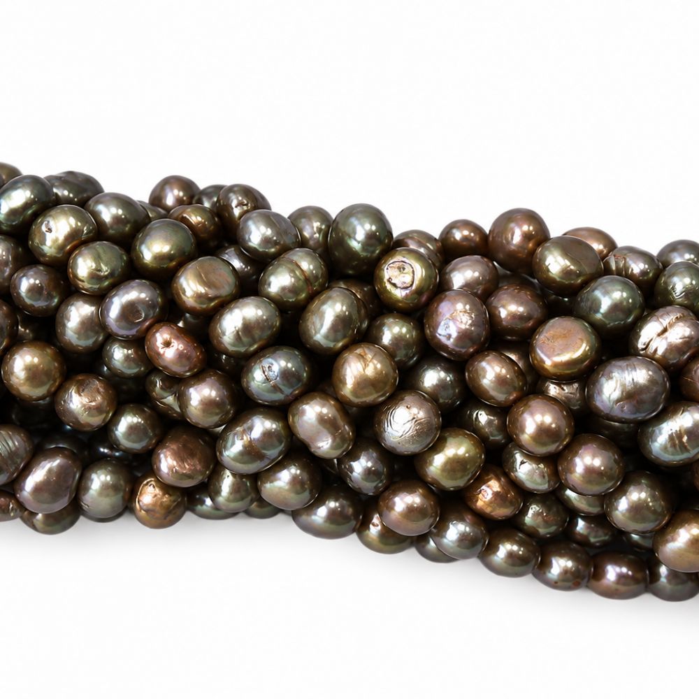 Sötvattenspärlor olivgrön metallic nuggets 6–7 mm