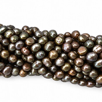 Sötvattenspärlor olivgrön metallic nuggets 6–7 mm