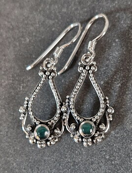 Örhängen i Silver med Filigran och Cabochon