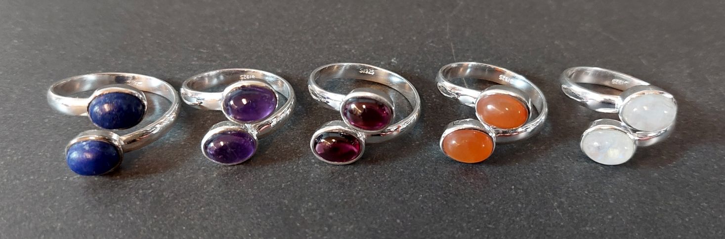Ställbar Silverring med två ovala cabochoner