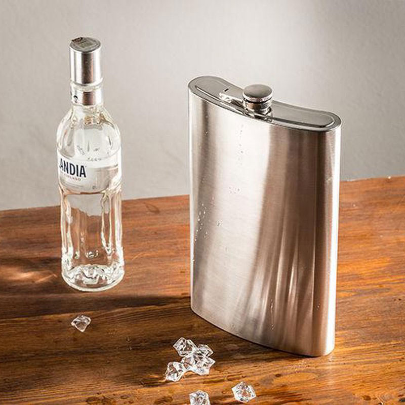 Gigantisk Plunta XXL och en flaska vodka