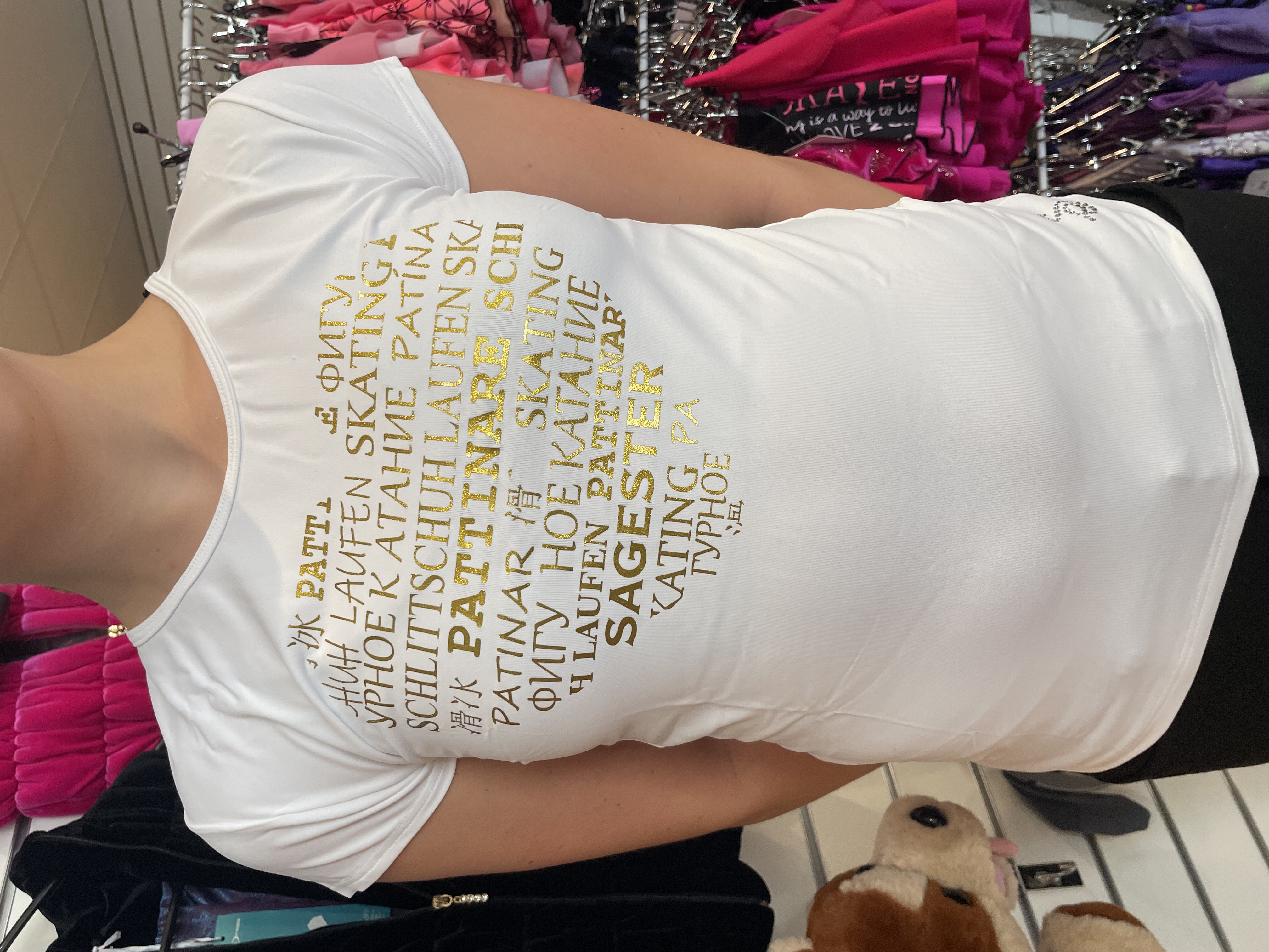 Vit t-shirt från Sagester med text i guld