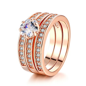 Ring "Trippel" med en stor Cubic Zirconia och små Austrian Crystals i 18K Roséguldplätering
