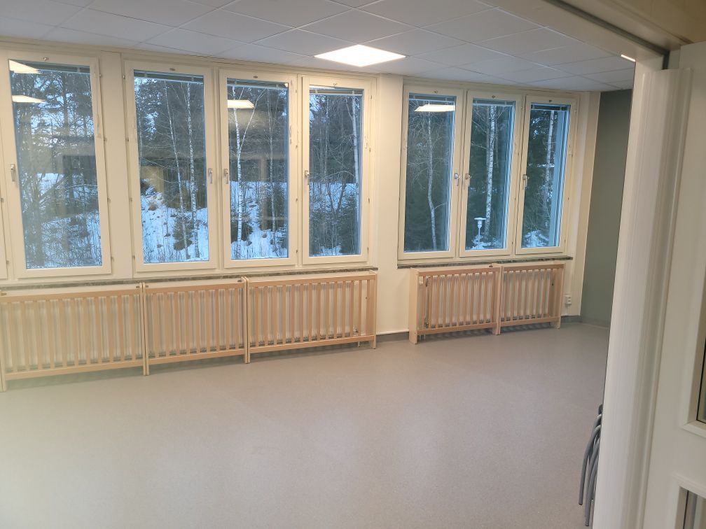 ELEMENTSKYDD AV TRÄ. flera bredder. Med sidopaneler