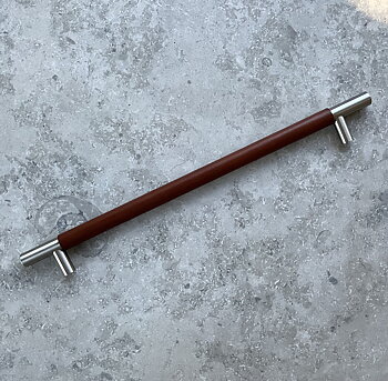 Läderhandtag Bar Skin 256 - Brun Antik/Rostfri finish
