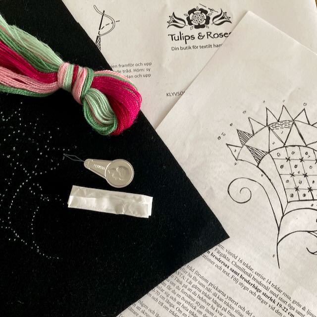 Beginners crewel embroidery kit Carnation - 4