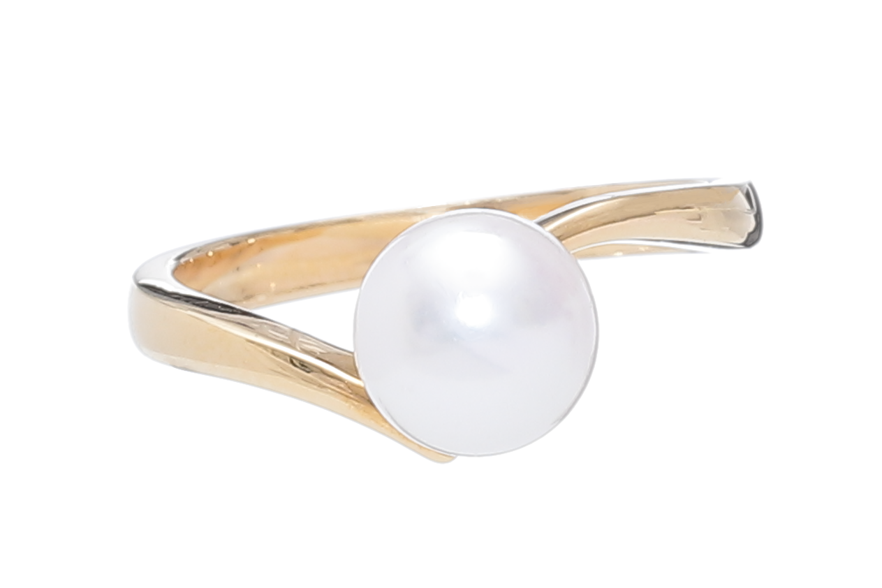 Akoya pearl ring set in gold - 8