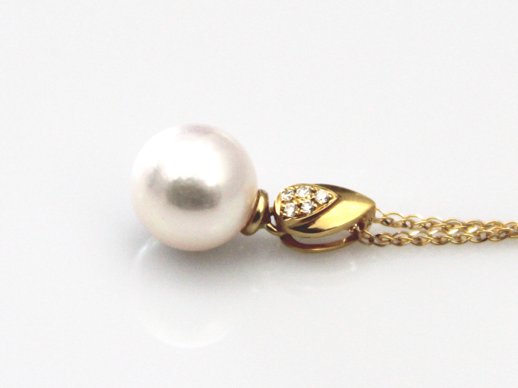 Perlenanhänger-Akoya in AAA-Qualität mit Gold und Diamanten 9–9.5 mm