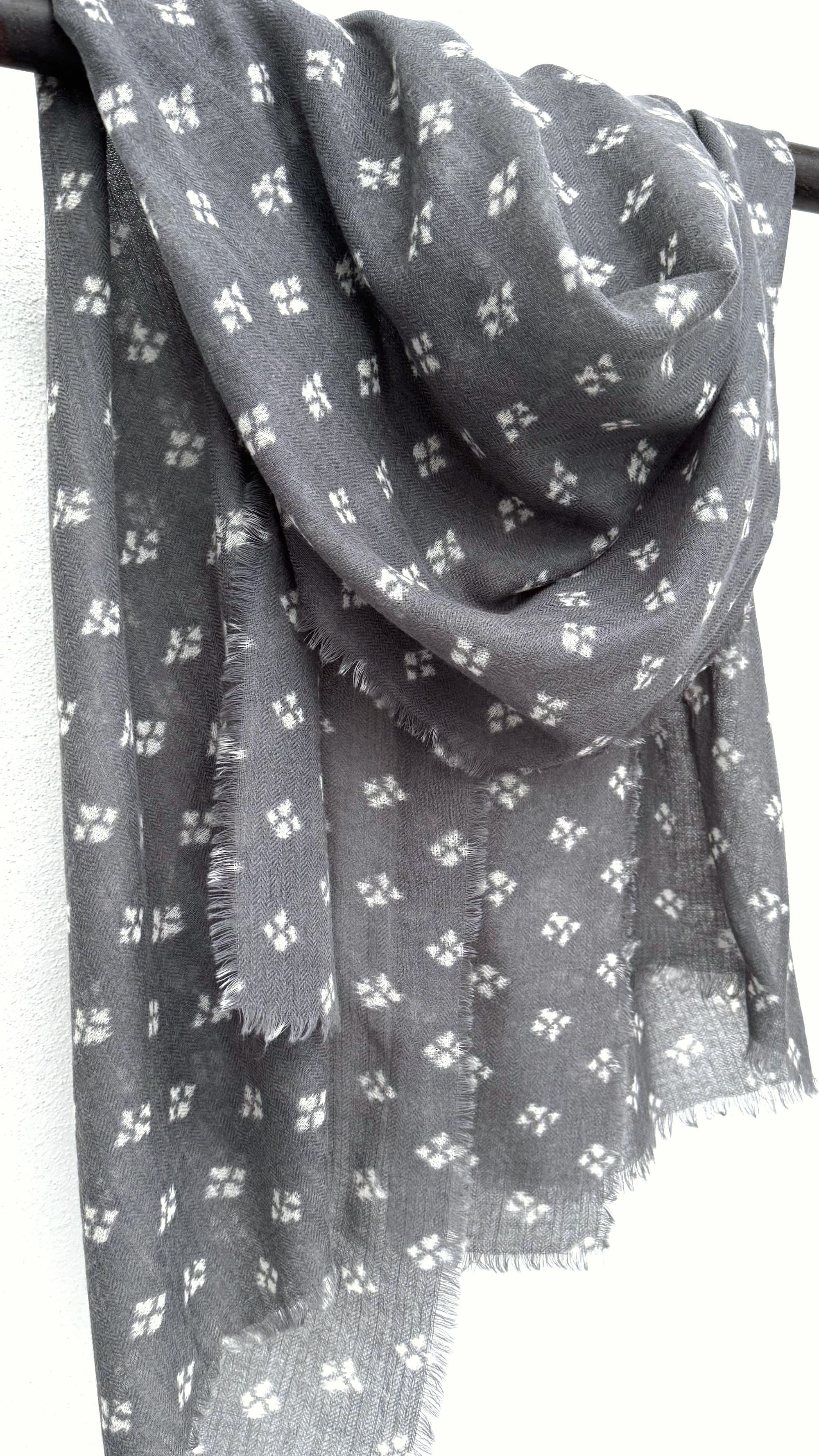 Izza grå ullscarf 