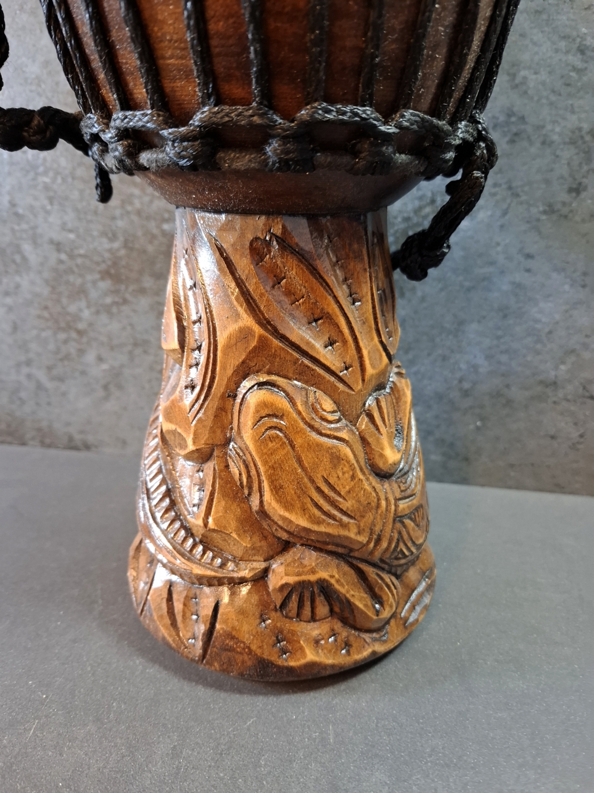 Djembetrumma - Deep carved med Kraftdjur - 30cm - 2