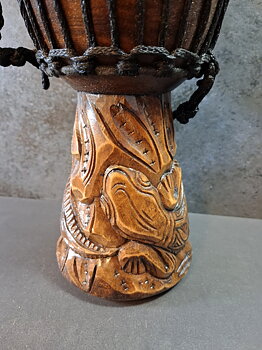 Djembetrumma - Deep carved med Kraftdjur - 30cm