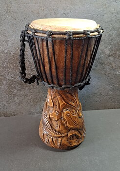 Djembetrumma - Deep carved med Kraftdjur - 30cm