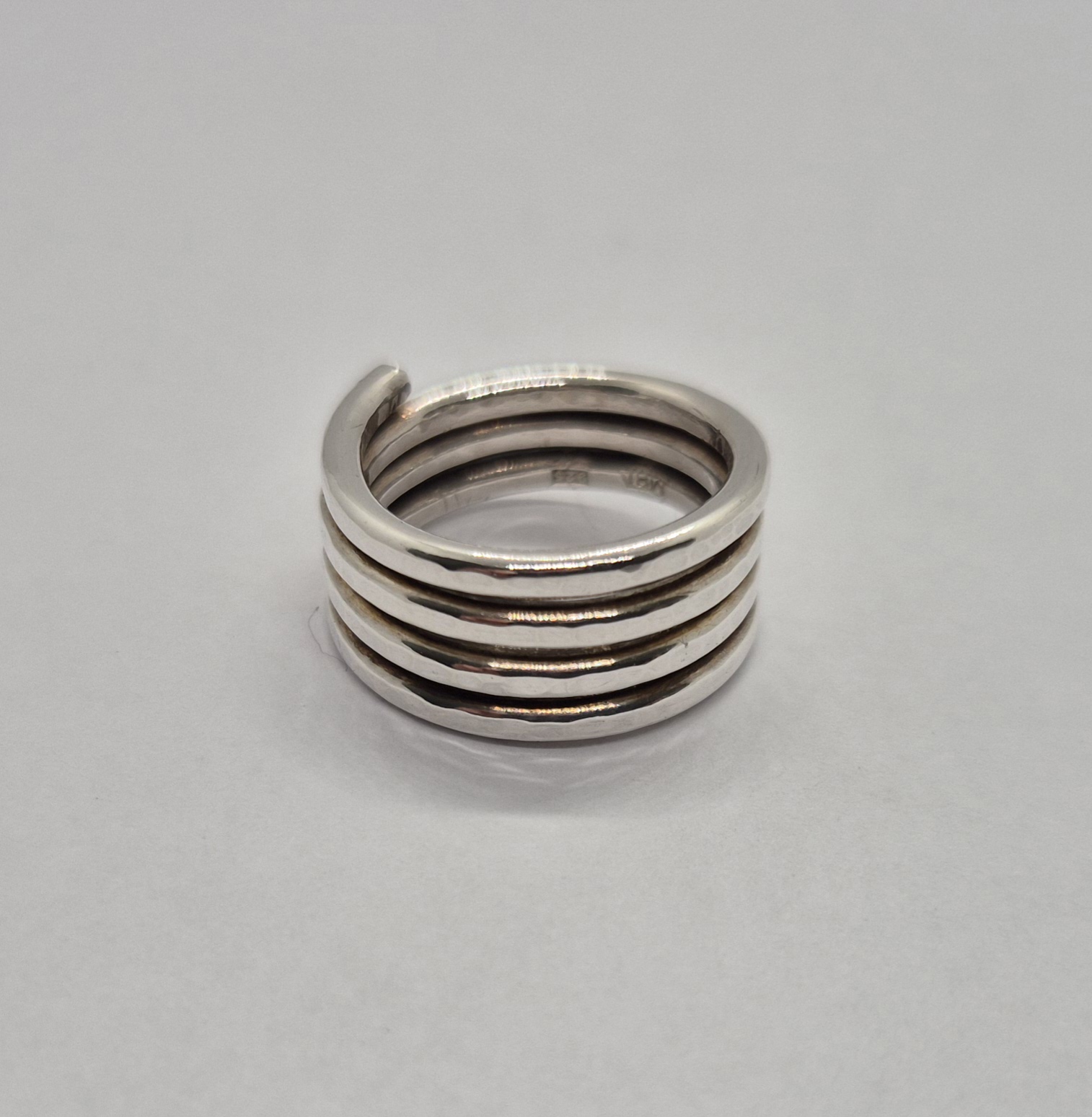 Hamrad trådring 4 varv - 925 Sterling Silver