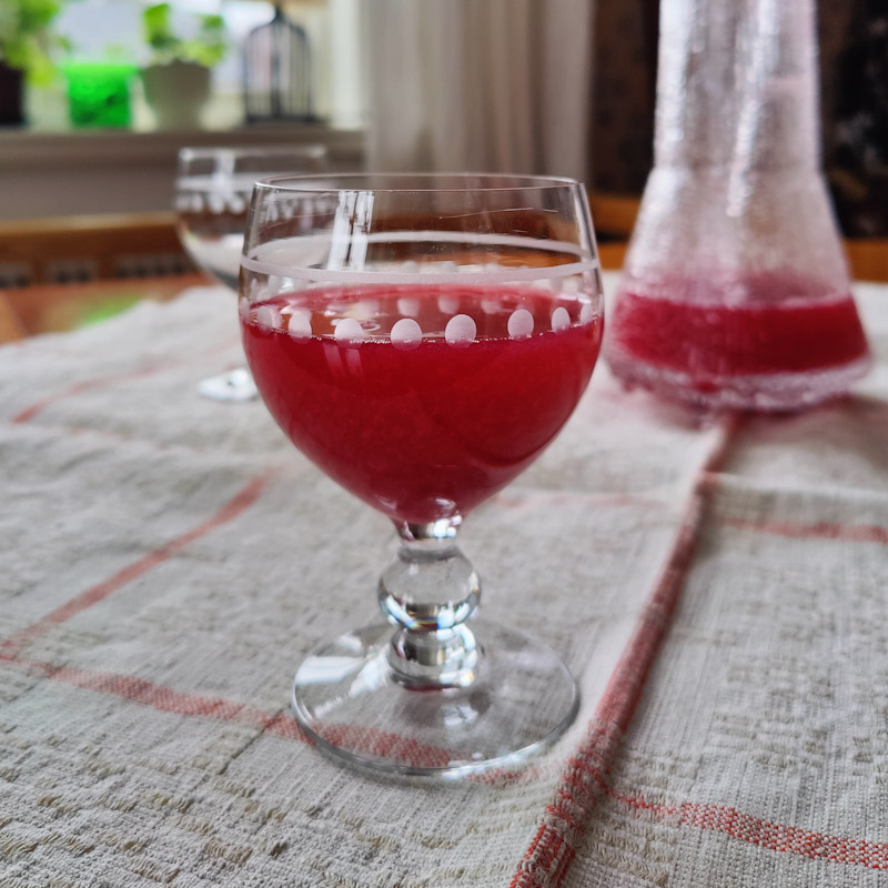 Vinglas med etsad dekor från Boda