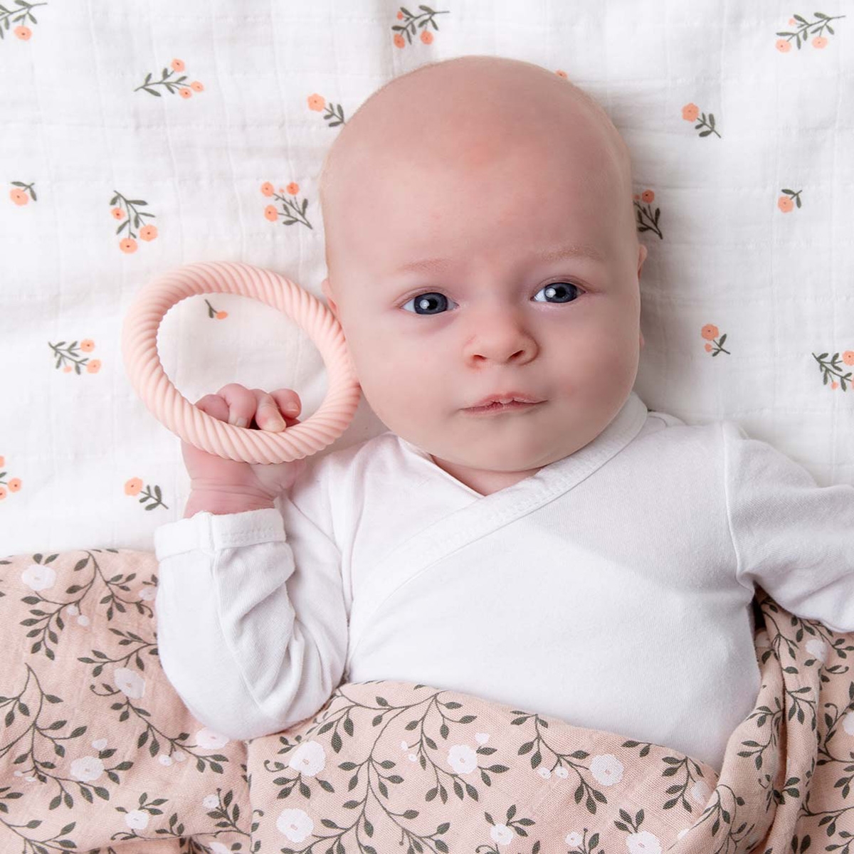 Baby med rund bitring