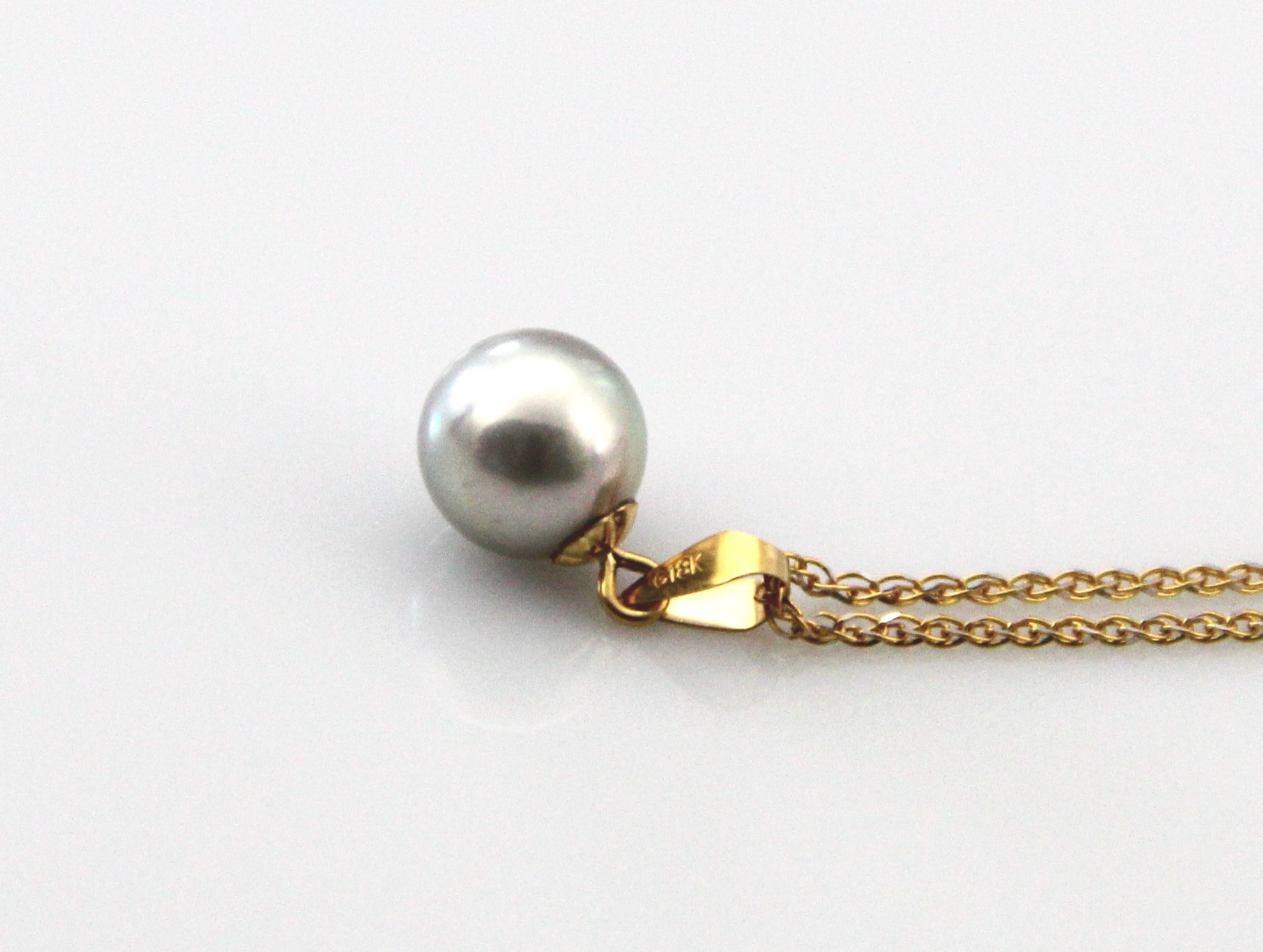 Fantastischer Perlenanhänger Akoya in 18 Karat Gold 7.5–8 mm