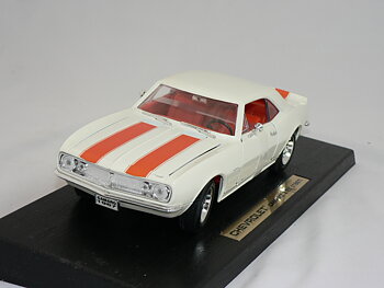 Chevrolet Camaro Z/28 -1967  1:18 Road Legends