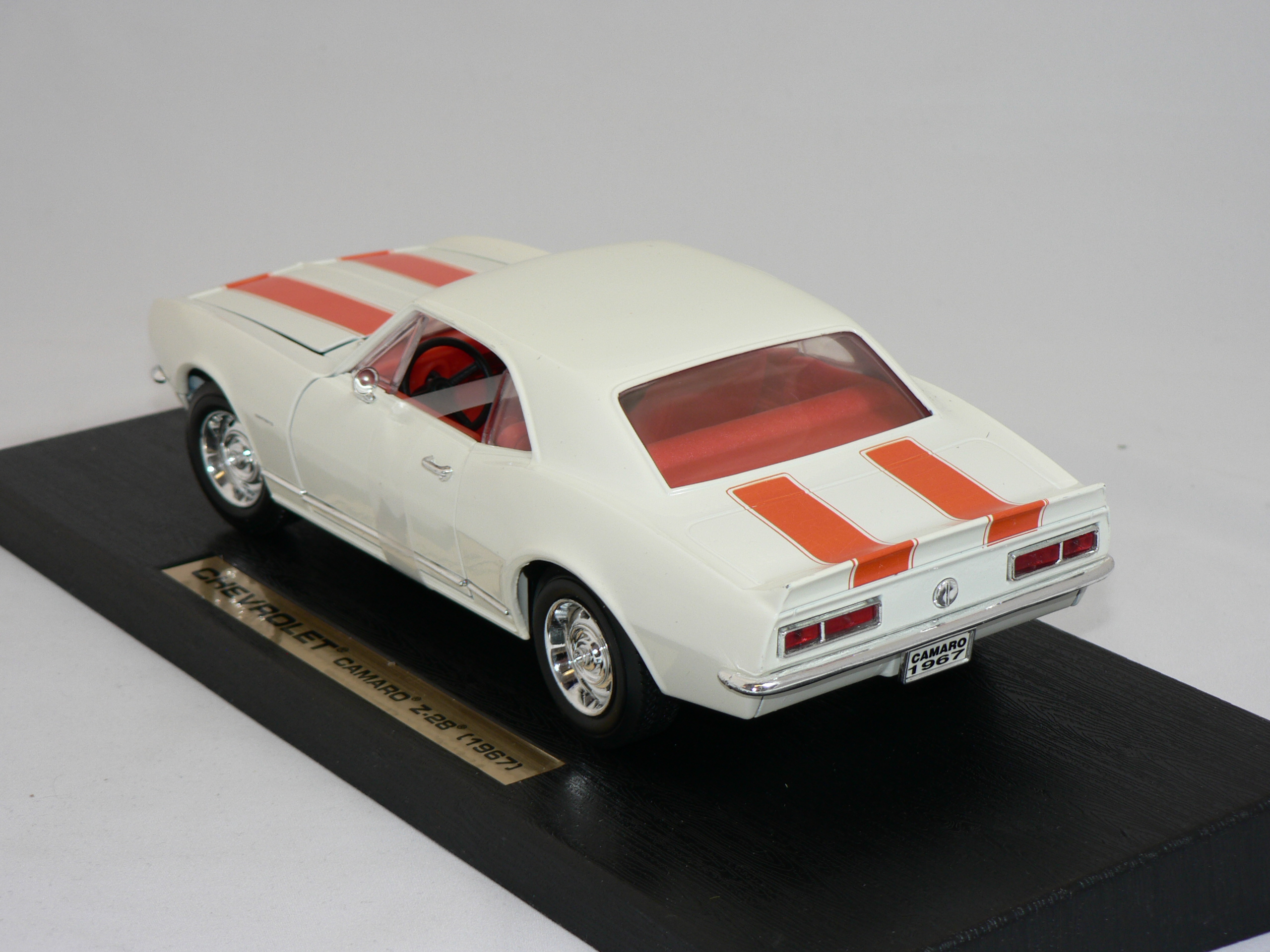 Chevrolet Camaro Z/28 -1967  1:18 Road Legends - 2