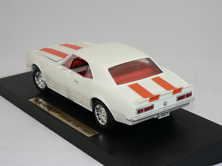 Chevrolet Camaro Z/28 -1967  1:18 Road Legends