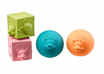 Fire babylegetøj lavet af naturgummi