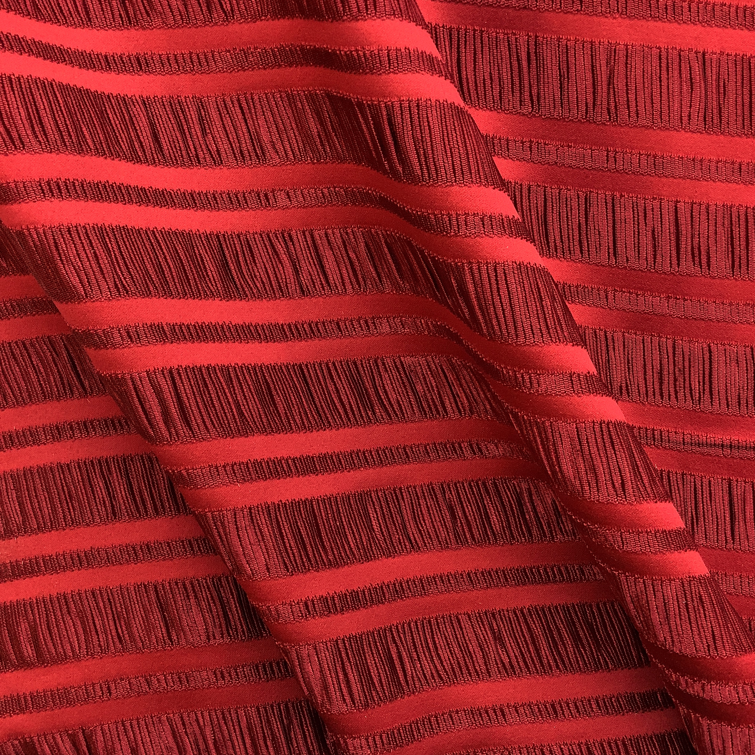 Jacquardvävd stretchsatin HE666 röd
