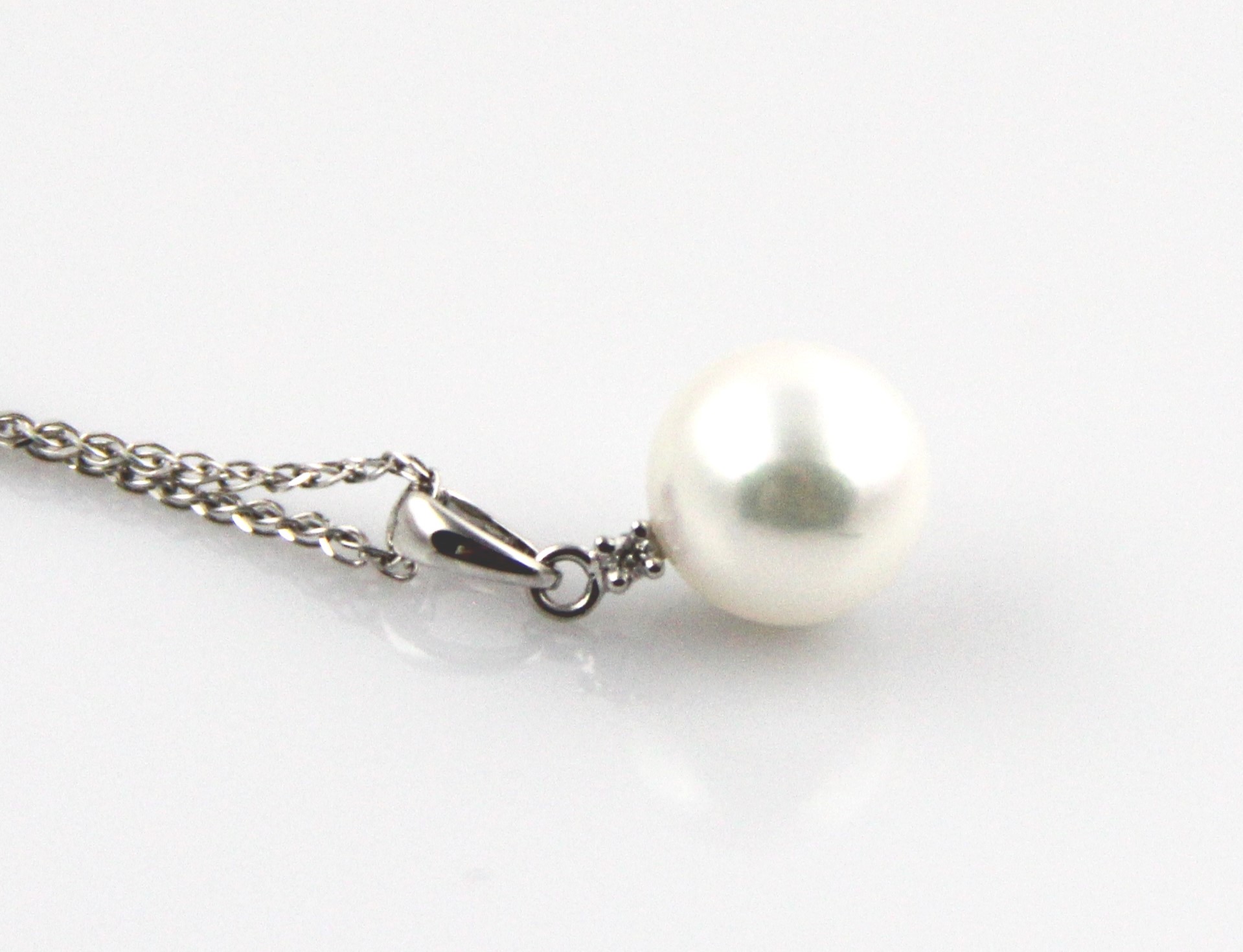 8 mm großer Zuchtperlenanhänger-Akoya in AAA-Qualität in Weißgold und Diamant