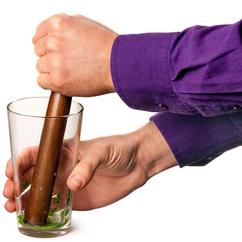 Muddlar mynta med trämuddler