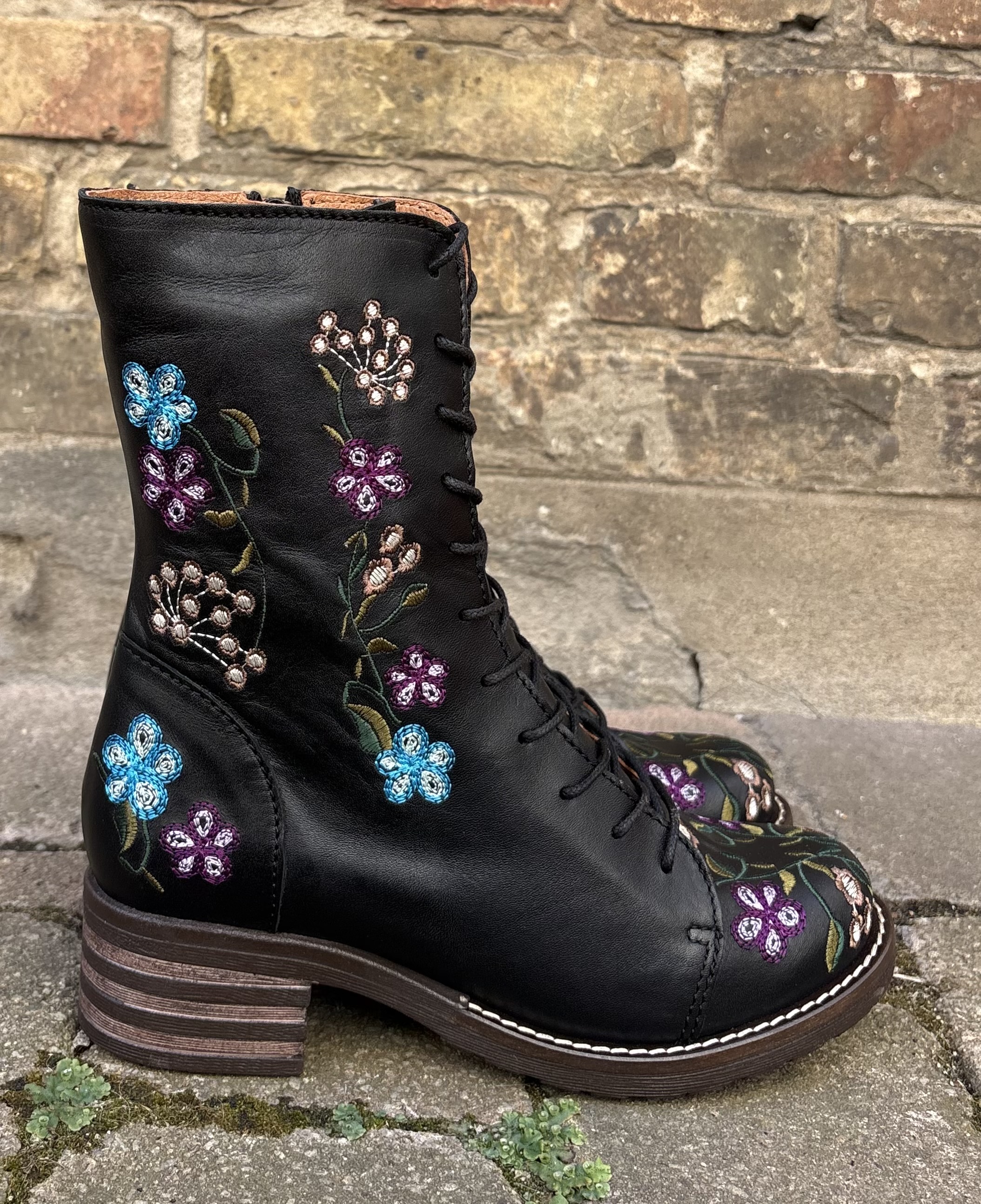 Brako Military blommiga kängor med lila och turkosa Flower Power blommor, svarta - 2