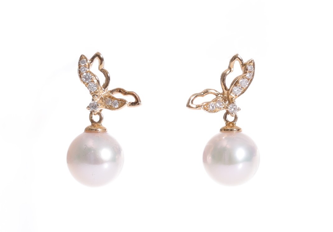 Akoya-Perlenohrringe in AAA-Qualität mit Gold und Diamanten 8.5-9 mm