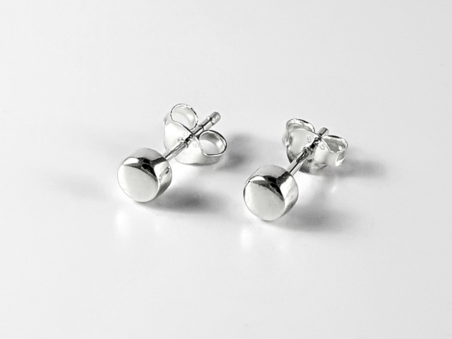Lens/ puck approx. 4,3x 2,7mm, ear stud, 925-silver