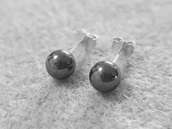 Hematite 6 mm ball ear stud, 925-silver