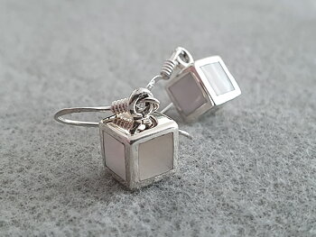 Mother of pearl white cube approx. 7mm, hanging earring, 925-silver