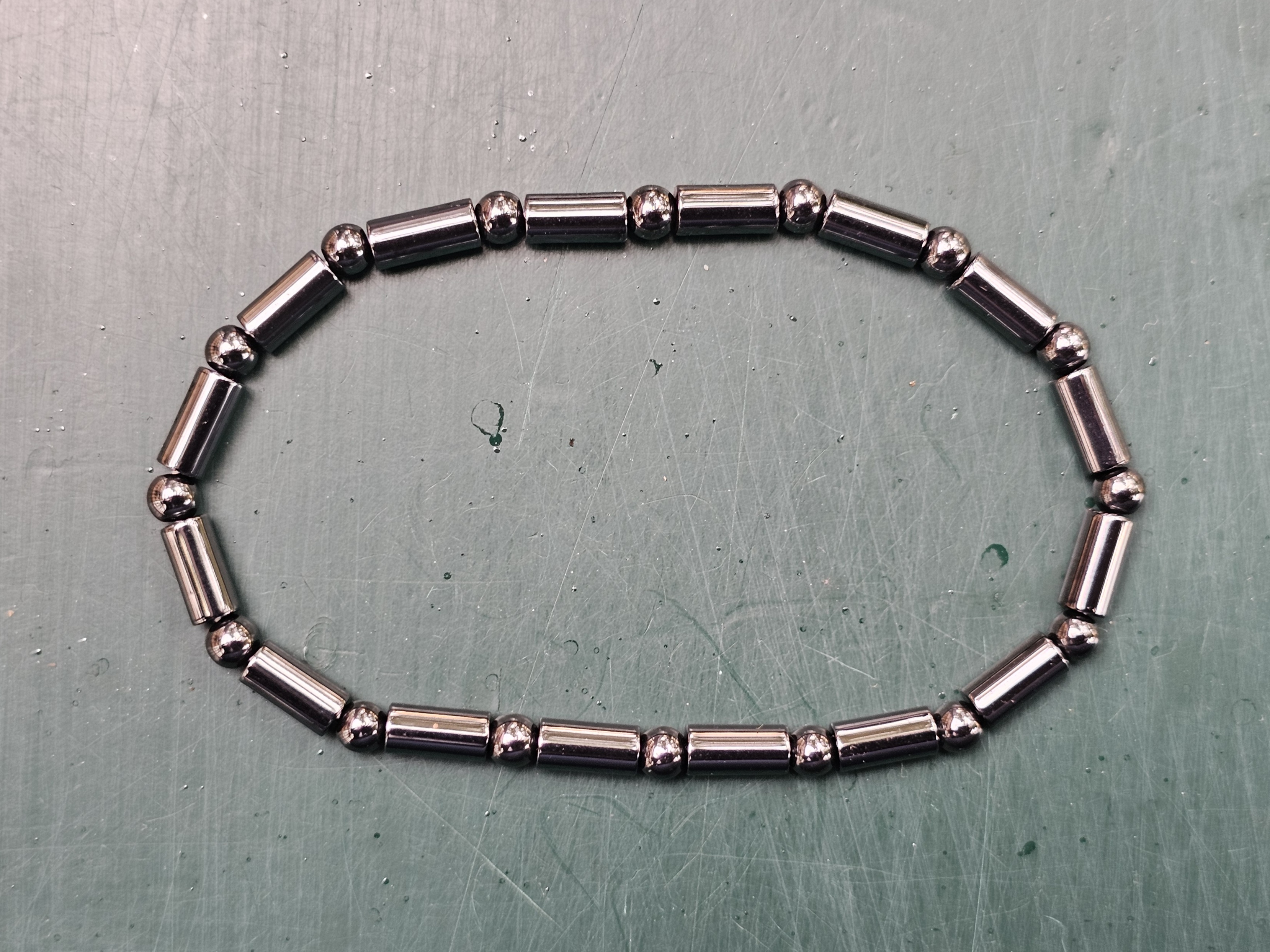 Hematin armband 4 mm, kula + cylinder  ca. 19cm