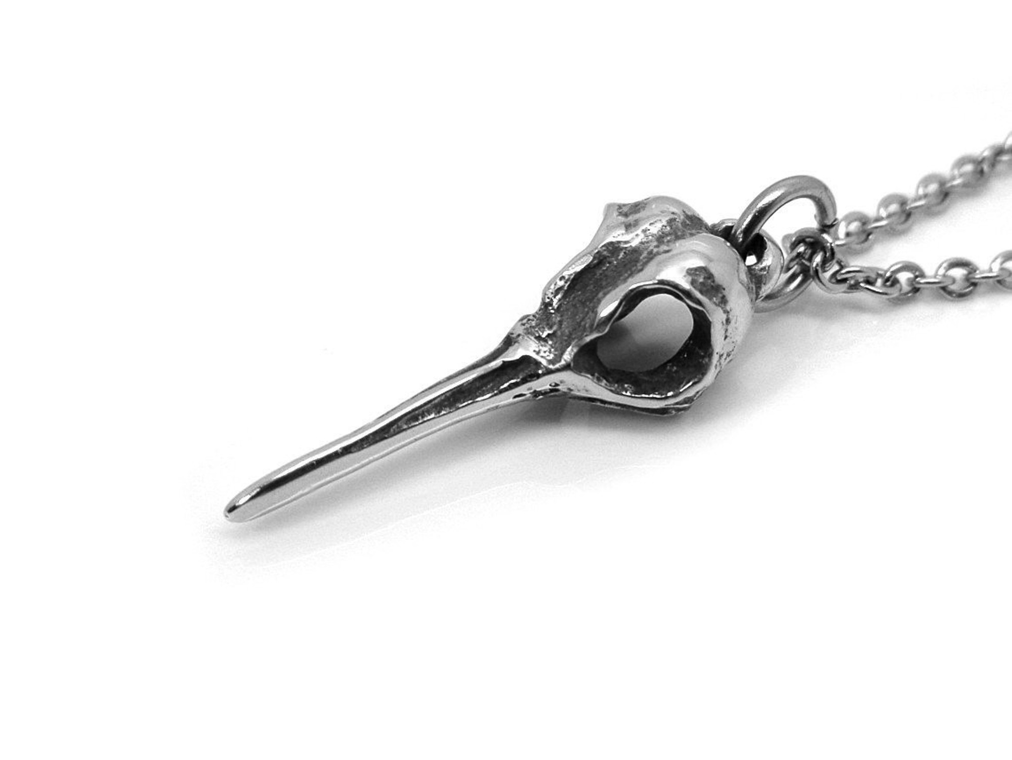 Liten Kolibriskalle Halsband, Kolibri Döskalle Hänge, Goth Smycke i Tenn - 4