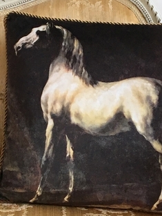 KUDDE - WHITE HORSE