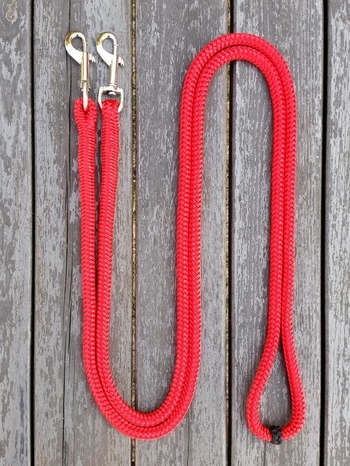 Loop reins with permanent bolt snaps and middle marker - 10 mm, 2,60 m, Red