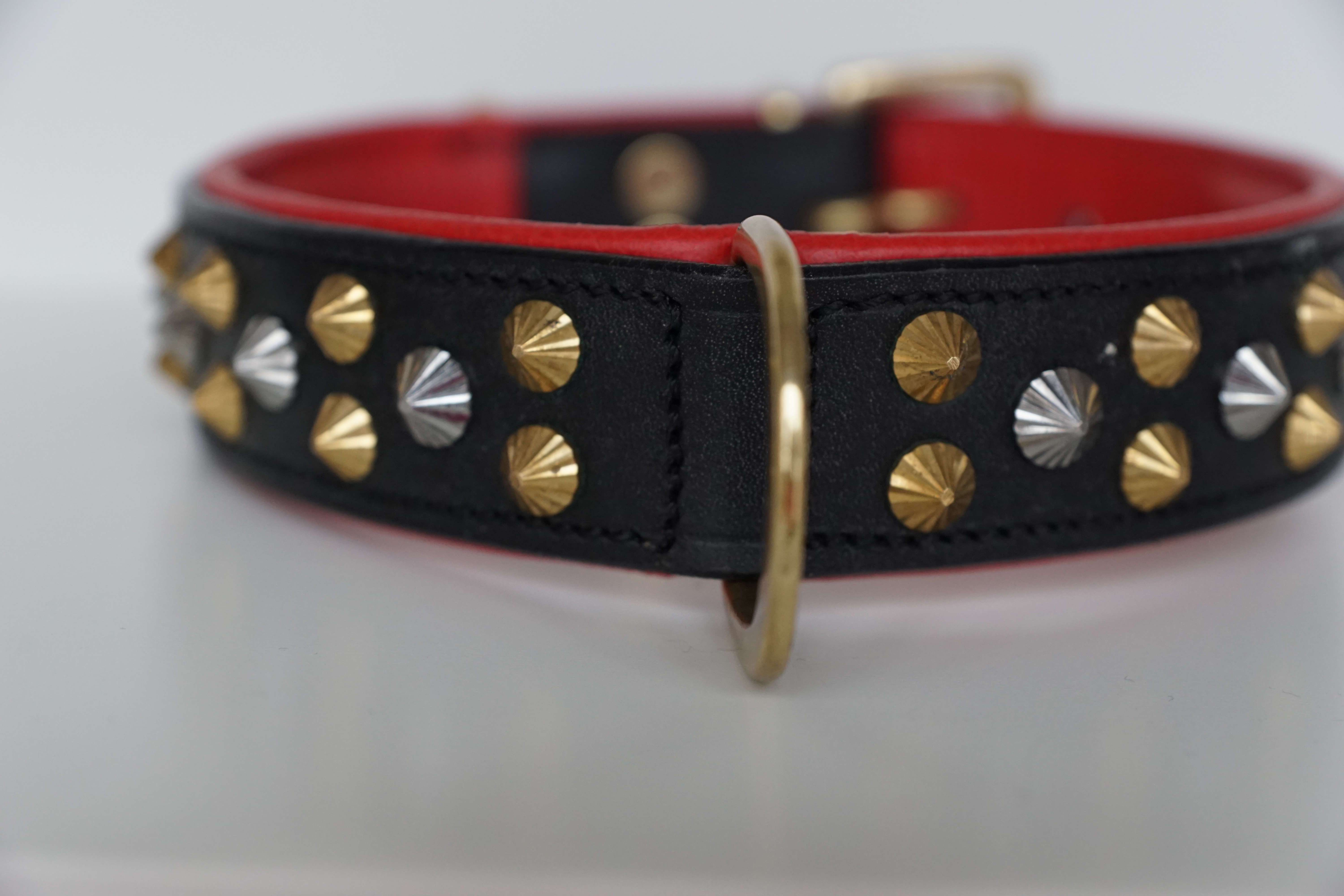 Raddna Collection Calix Black/Red With Rivets In Brass & Stainless Steel
