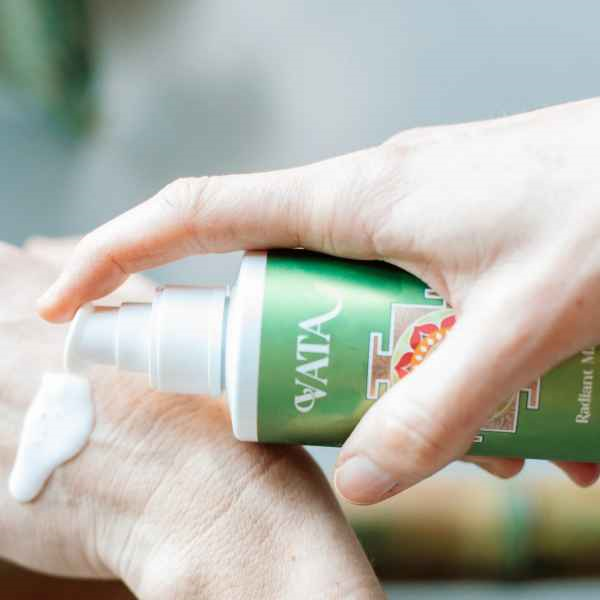 Radiant Cleansing Milk-Vata Eko. 200ml, Lakshmi - 4