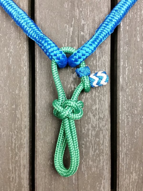 Lead rope connector with decorative end knot for neck ropes - 2