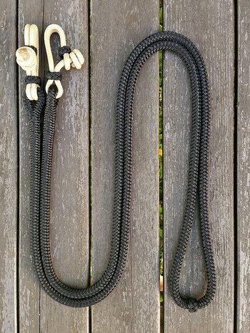 Hela tyglar med repfästen och mittmarkering - 10 mm, 2,40 m, Svart