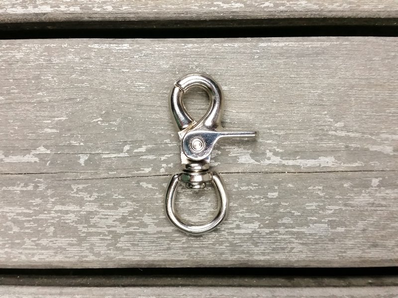 Scissor snap