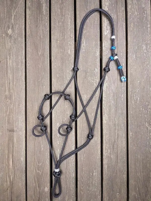 Rope halter with knot adjustment - 3
