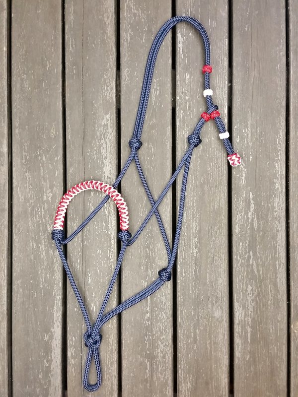 Braided rope halter with knot adjustment